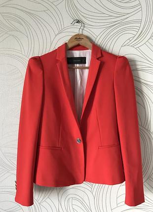 Эффектный красный жакет «zara» spain 🇪🇸