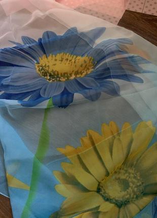Літнє пляжне парео накидка шарф біла голуба сині і жовті квіти5 фото