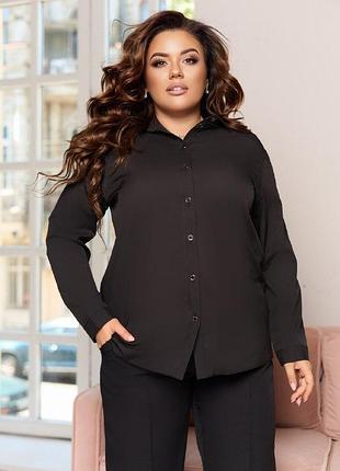 Жіноча чорна класична блуза на гудзиках