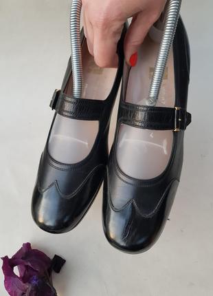 Шикарные идеальные добротные лаковые кожаные классические туфельки4 фото