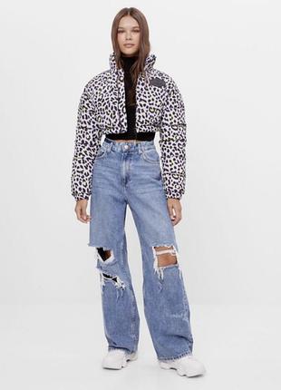 Короткая молодежная леопардовая мини куртка пуффер bershka