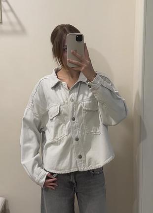 Джинсова курточка сорочка zara у голубому кольорі s