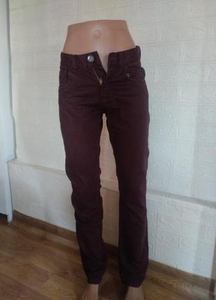 Джинсы женские прямые фиолетового цвета