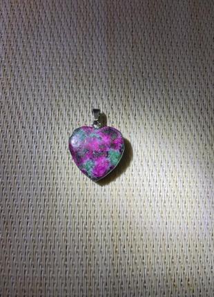 Подвеска в виде сердечка разных цветов