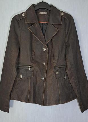 Стильна жіноча куртка на осінь во