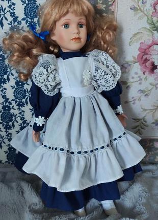 Винтажная симпатичная фарфоровая кукла 40см.