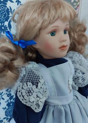 Винтажная симпатичная фарфоровая кукла 40см.