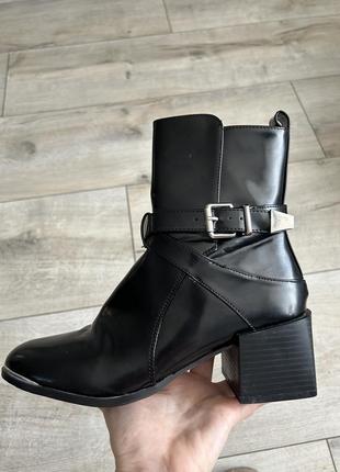 Осенние/весенние сапожки на каблуке