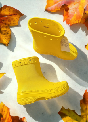 Резиновые сапоги crocs новая модель