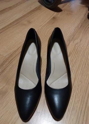 Туфлі лодочки, човники clarks