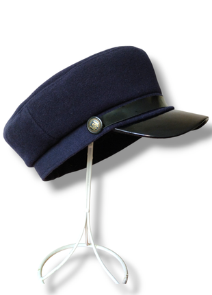 Кепи женская с лаковым козырьком. трендовая кепи женская. cap baker boy hat