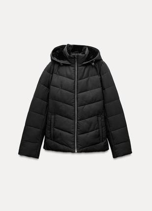 Приталена стьобана куртка з капюшоном zara