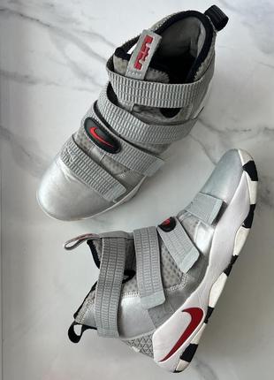 nike lebron soldier 11