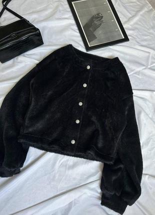 Женский ворсистый кардинал с жемчужными пуговками. размеры s, m, l, xl. цвет черный.