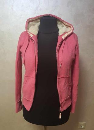 Малиновое худи с мехом