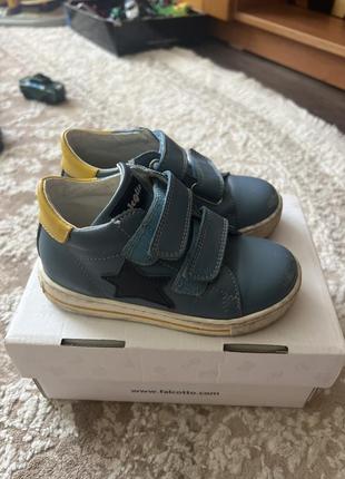 Кожаные кроссовки 24 размера