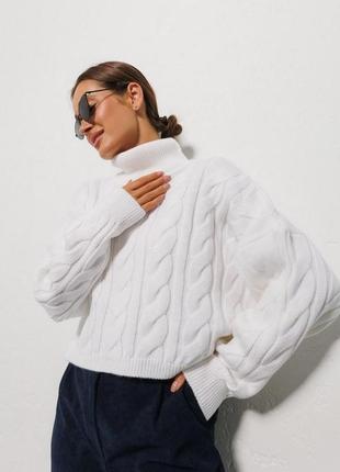 Женский белый вязаный свитер с крупными косами modna kazka mkar200251-1 onesize