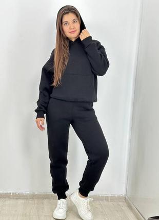Женский спортивный костюм