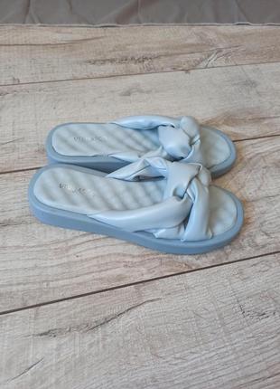 Шлепанцы обуви босоножки слансы