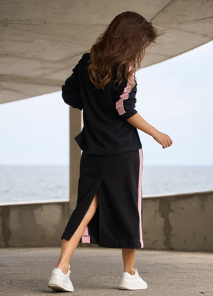 Прогулочный трикотажный утепленный костюм с лампасами юбка и кофта