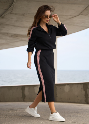 Прогулочный трикотажный утепленный костюм с лампасами юбка и кофта