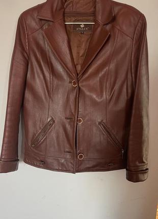 Куртка жіноча