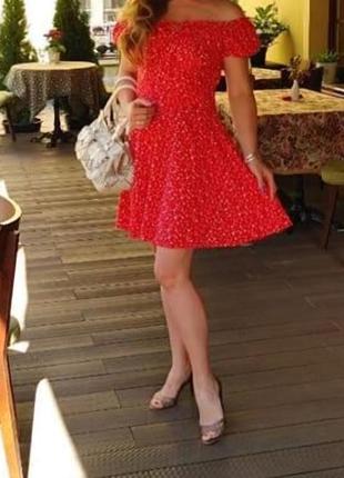 Червоне літнє плаття в дрібний горошок