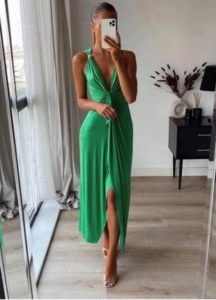 Шикарное зелёное платье с разрезом и декорацией от zara s