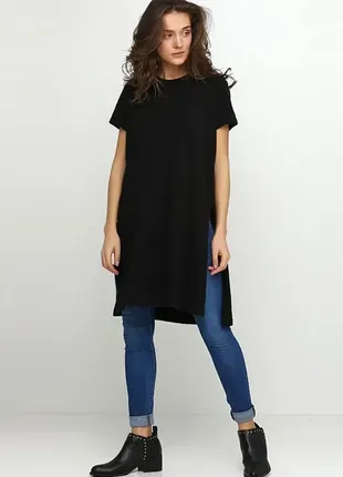 Жіноча чорна подовжена футболка туніка з розрізами bershka
