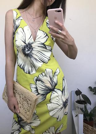 Сукня по фігурі яскрава з принтом s-m