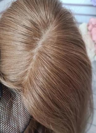 Накладка топер с имитацией кожи головы из натуральных волос.