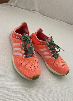 Яскраві легкі кросівки adidas