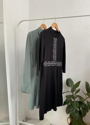 Красива трикотажна сукня з вишивкою monsoon