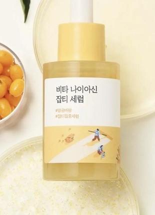 Освітлювальна сироватка з вітаміном c та ніацинамідом round lab vita niacinamide dark spot serum, 30