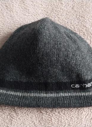Мужская шапка carhartt.