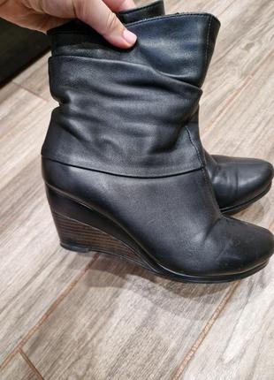 Прекрасні осінні чобітки, натуральна шкіра, є сліди носки, але в цілому гарний стан