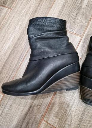 Прекрасні осінні чобітки, натуральна шкіра, є сліди носки, але в цілому гарний стан