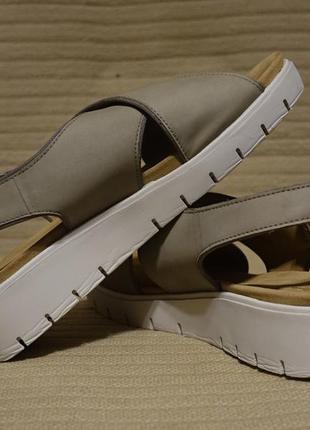 Красивые открытые кожаные босоножки цвета оливы clarks unstructured  karely sun green 42 р.