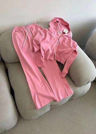 Костюм который сочетаю стиль и комфорт: высокая посадка, свободный крой, современный дизайн.