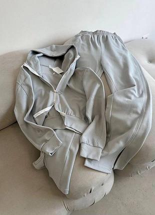 Костюм который сочетаю стиль и комфорт: высокая посадка, свободный крой, современный дизайн.3 фото