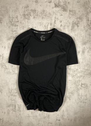 Черная спортивная футболка nike dri-fit с логотипом – максимальный комфорт и стиль во время тренировок!