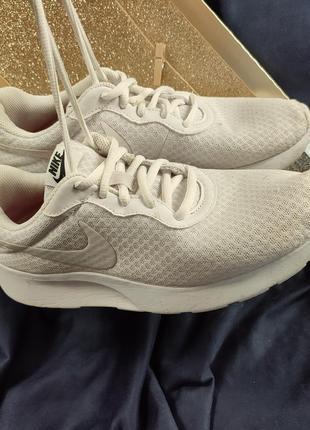 (35) nike tanjun. размер 39, стельки 25 см.