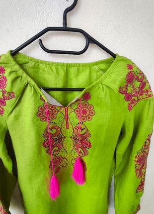 Вышиванка-платье для девочки льняная лайм (рост 146-152)8 фото
