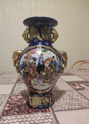 Фарфоровая ваза восточная