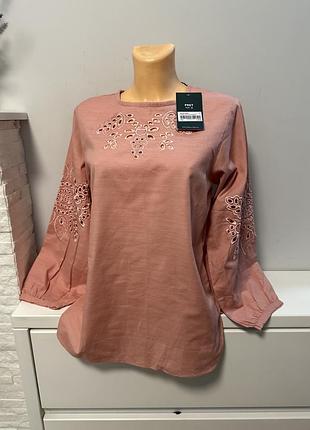 Блузка из прошвы