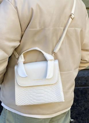 Жіноча сумка 8542 крос-боді біла молочна3 фото