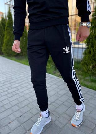 Спортивные штаны с лампасами adidas