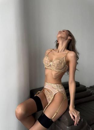 Жіночий комплект мереживної білизни з кратерами бежевий комплект білизни