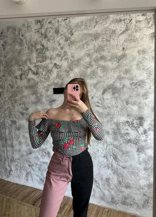 Нежный боди с открытыми плечами