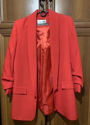 Піджак жіночий червоний